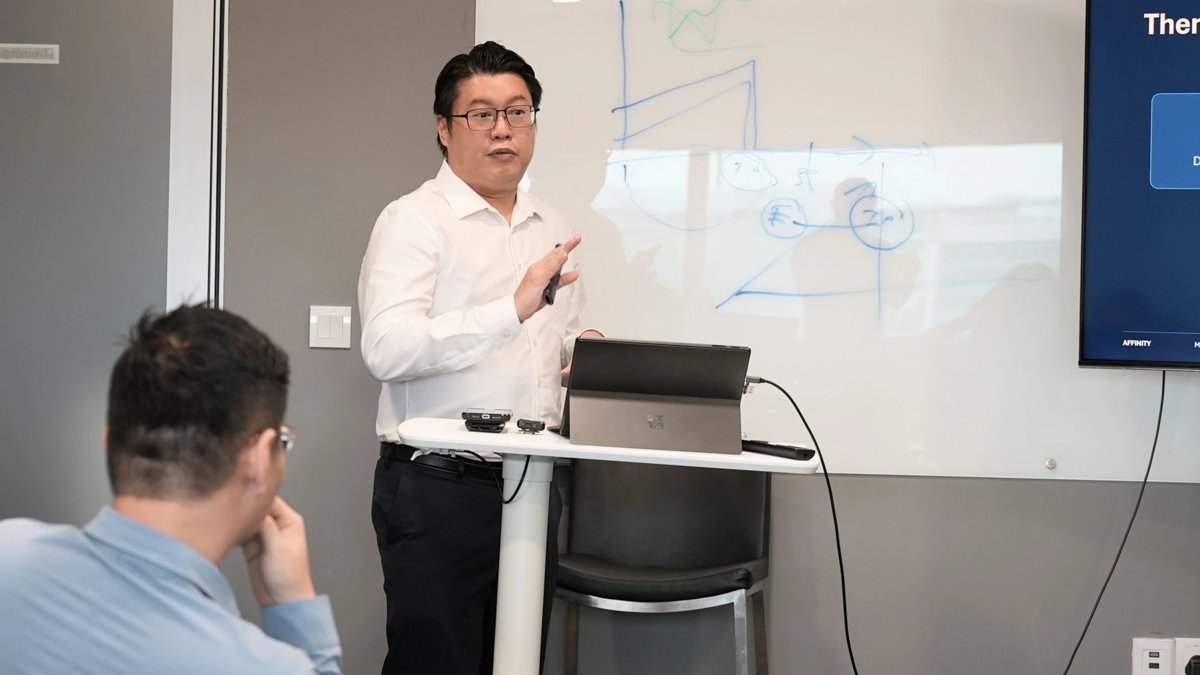 Advisor practising a sales conversation