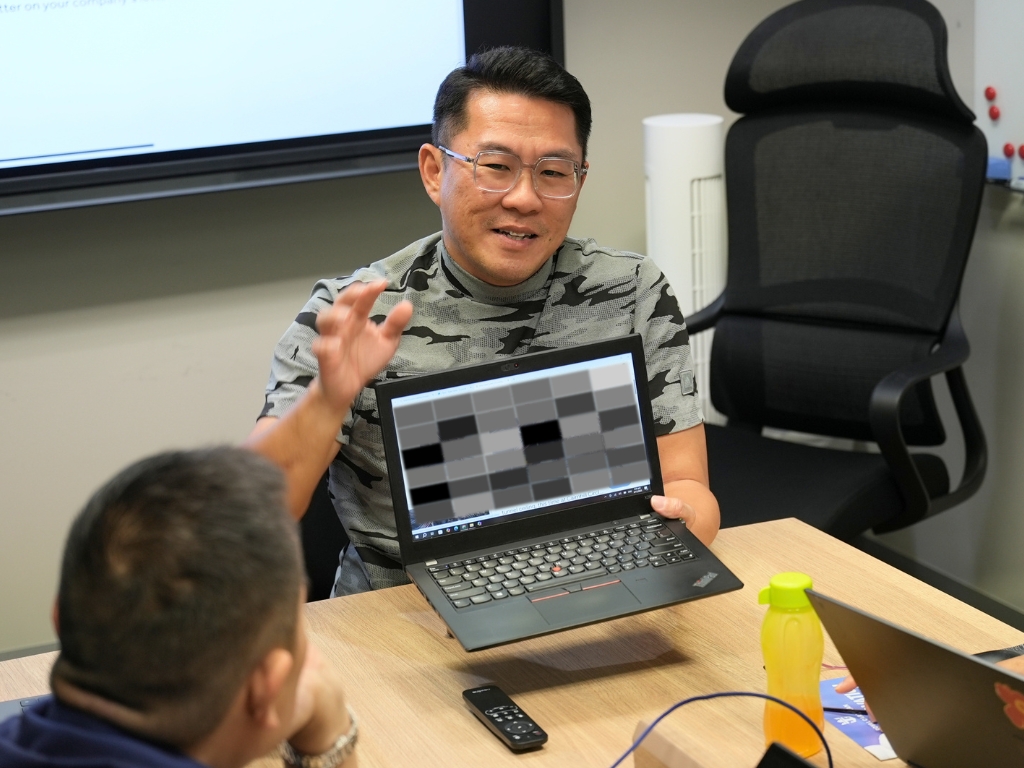Affinity mentor coaching an advisor on performance